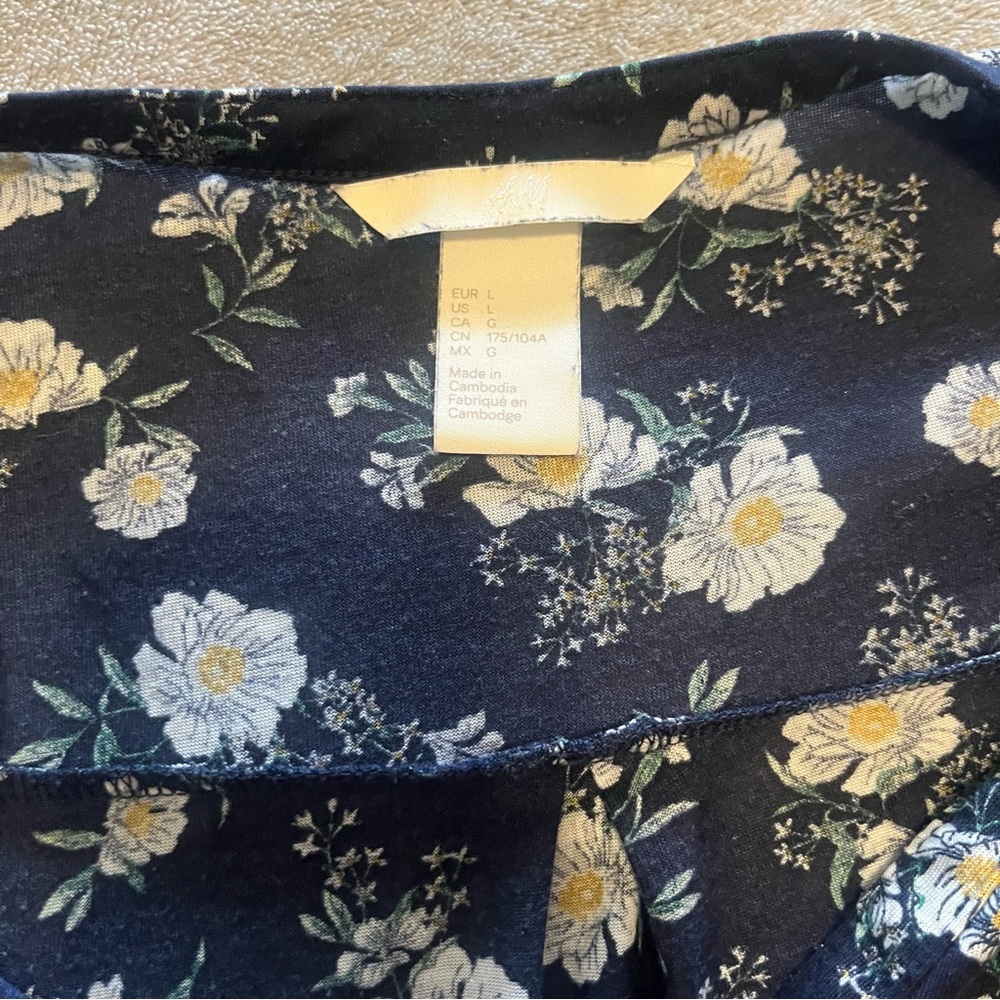 H&M Navy Floral Long Sleeve Top‎ - Picture 2 of 4